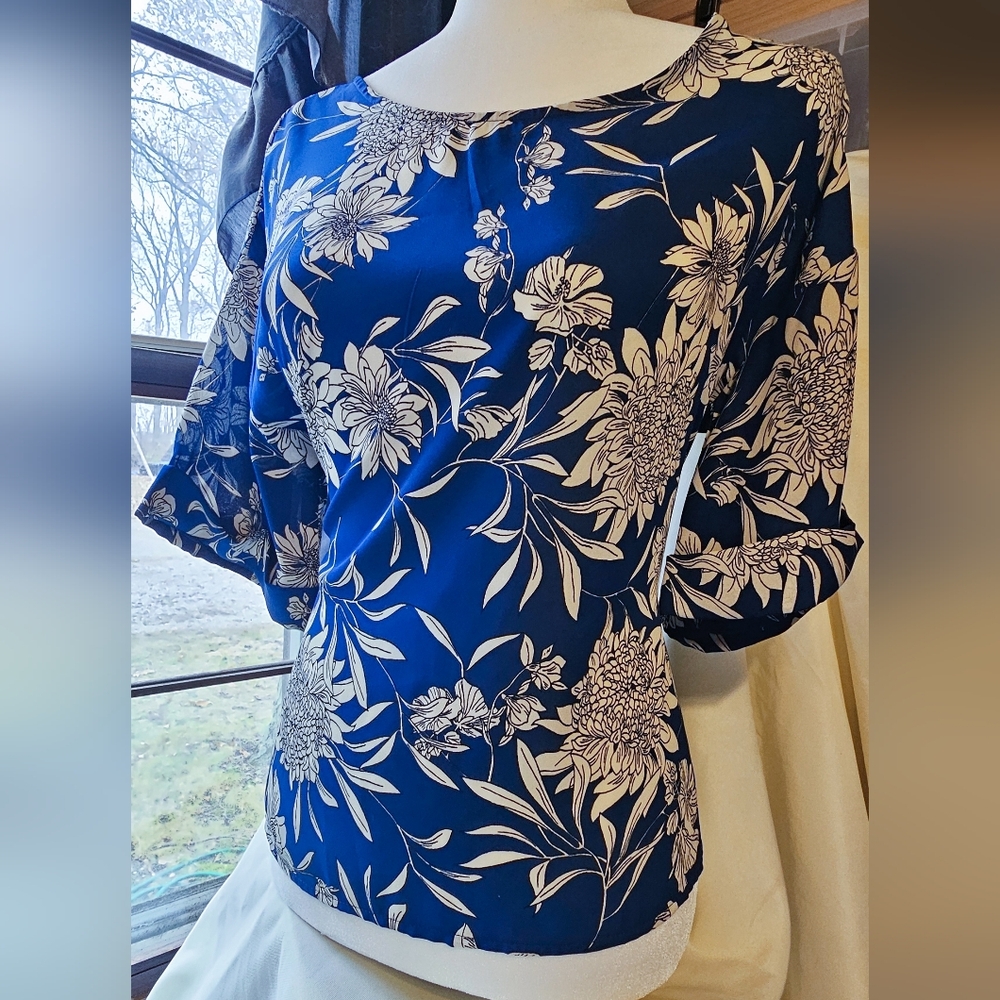 WEST KEI Julianne Tie Front Cuffed Sleeve Blouse Small Blue Floral Dolman
